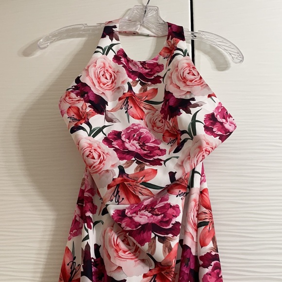 L’ATISTE Floral Halter Gown - Picture 4 of 5